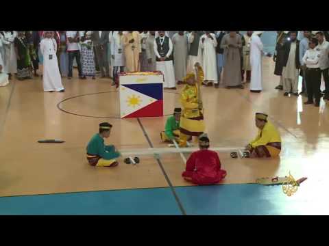 معرض تراث الشعوب لطلاب جامعيين في جدة