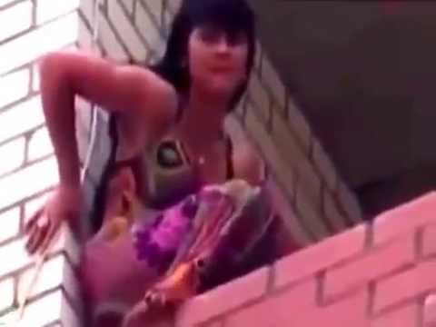 رجل ينقذ فتاة تحاول الانتحار