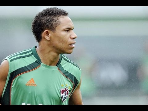 مهارات كينيدي المطلوب في مانشستر وبرشلونة