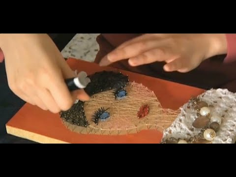 فنانة فلسطينية تنسج الأفكار مع خشب وخيوط