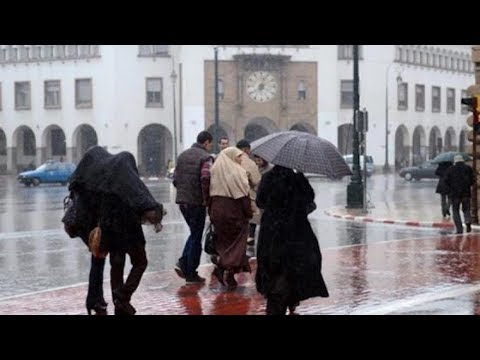 شاهد سقوط أمطار رعدية مصحوبة برياح قوية في الرباط
