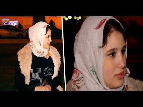 فتاة جميلة تبحث عن والدتها