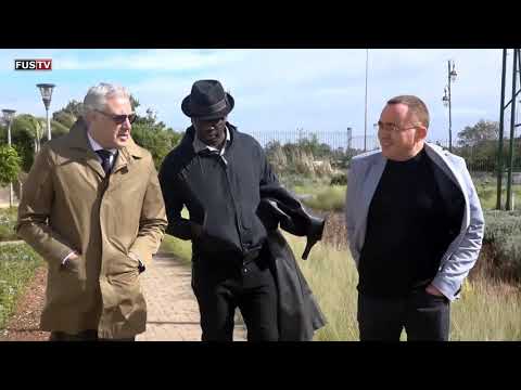 شاهدالنجم الفرنسي السابق ليليان تورام يتحدث عن زيارته لأكاديمية الفتح الرياضي لكرة القدم