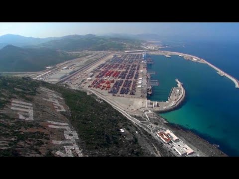 شاهد المغرب يوسِّع ميناء طنجة الأكبر أفريقيًا والأهم في البحر المتوسط