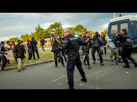 شاهد المهاجرون في منطقة كاليه موضوع حرب كلامية